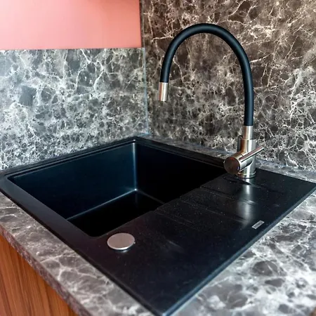 Cute Red - Reaumur Sebastopol